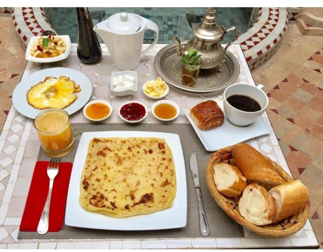 Riad Come & Va Marrakesh Bagian luar foto